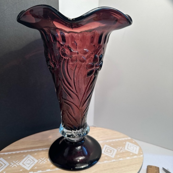 Amethyst Color Ruffle Vase 10 Inches High Daffodils pattern embossed - Picture 9 of 13